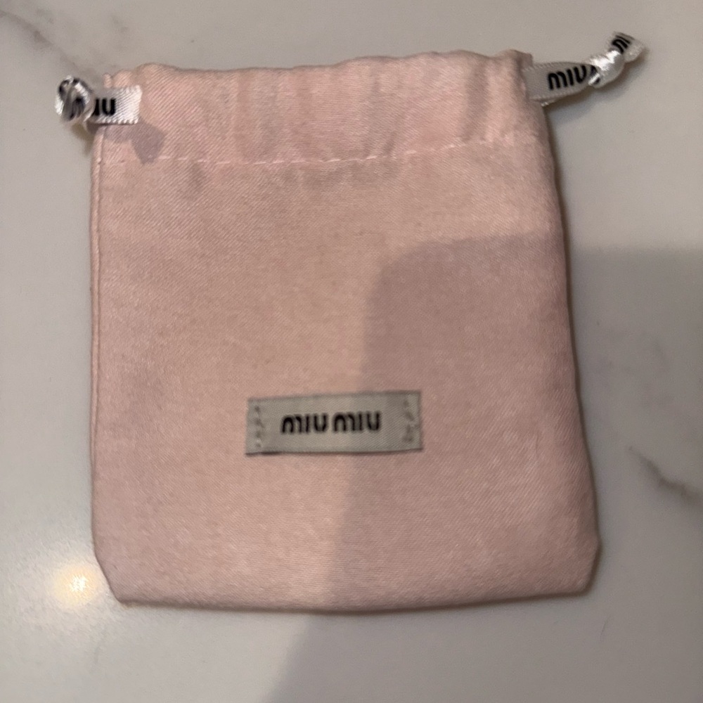 New Miu Miu Pink hard Quilted Compact Mirror with Gold accents - Picture 3 of 9
